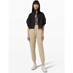 Lululemon women’s Scuba High-Rise Jogger Tan size 10 sweatpants Athleisure Y15